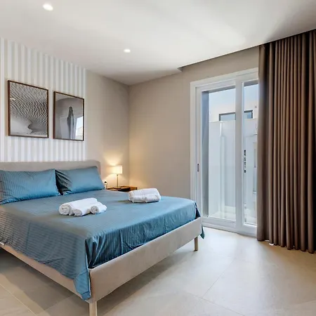 Brezza Aparthotel 3*